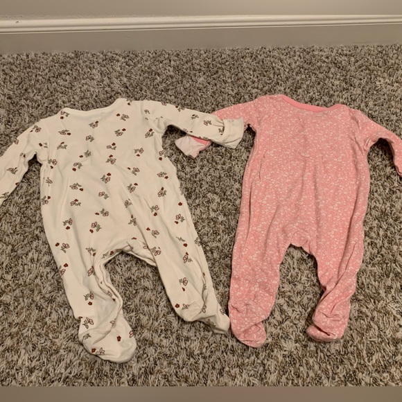 Set of baby girl footie pj’s - Picture 3 of 4